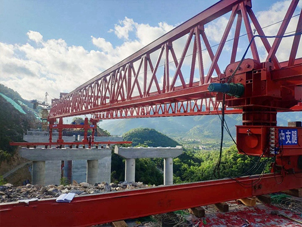 铁路架桥机出租厂家秋冬季节保养重点